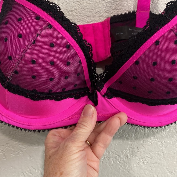 Hunkemoller Bra, size 34DD, pink and black, lace accents, adj stretchy straps, - Picture 3 of 9